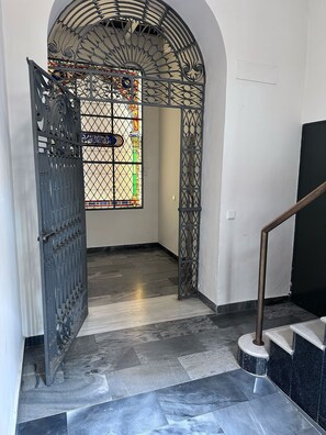Property entrance - Rey de Sevilla Flats Arenal (Seville)