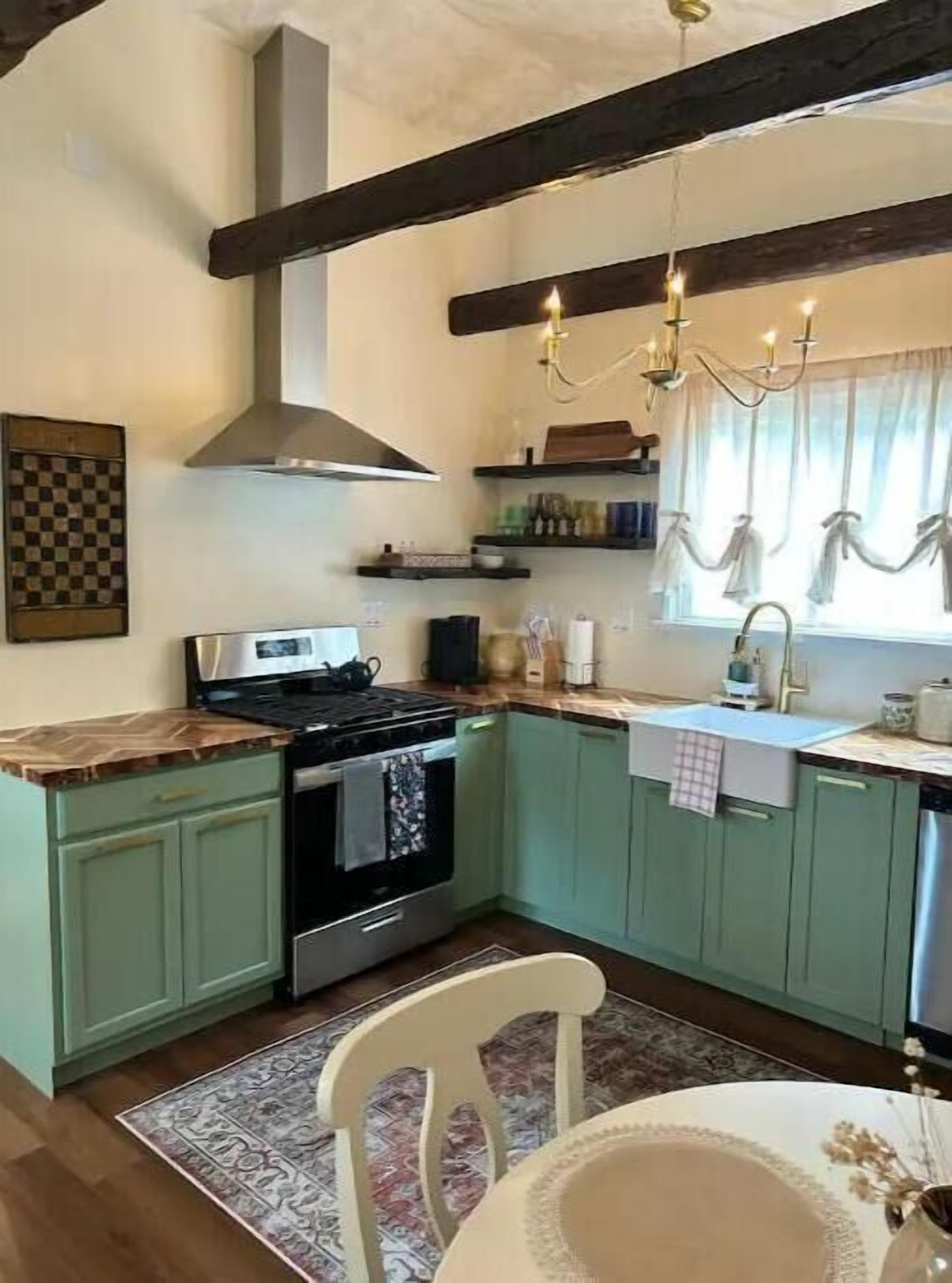 Cozy Cottage: just 2 Min Walk to the Beach!