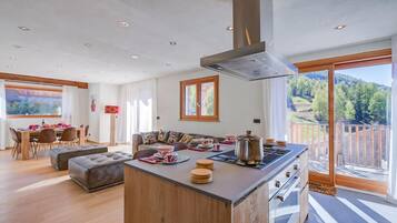Family Chalet, Multiple Bedrooms (Chalet Merveille Ski In - Ski Out) | Interior