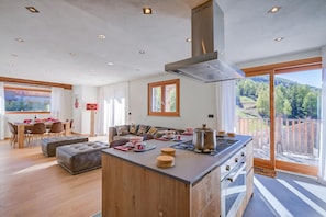 Family Chalet, Multiple Bedrooms (Chalet Merveille Ski In - Ski Out) | Interior