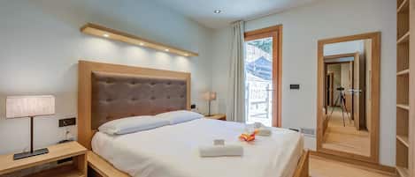 Family Chalet, Multiple Bedrooms (Chalet Merveille Ski In - Ski Out)