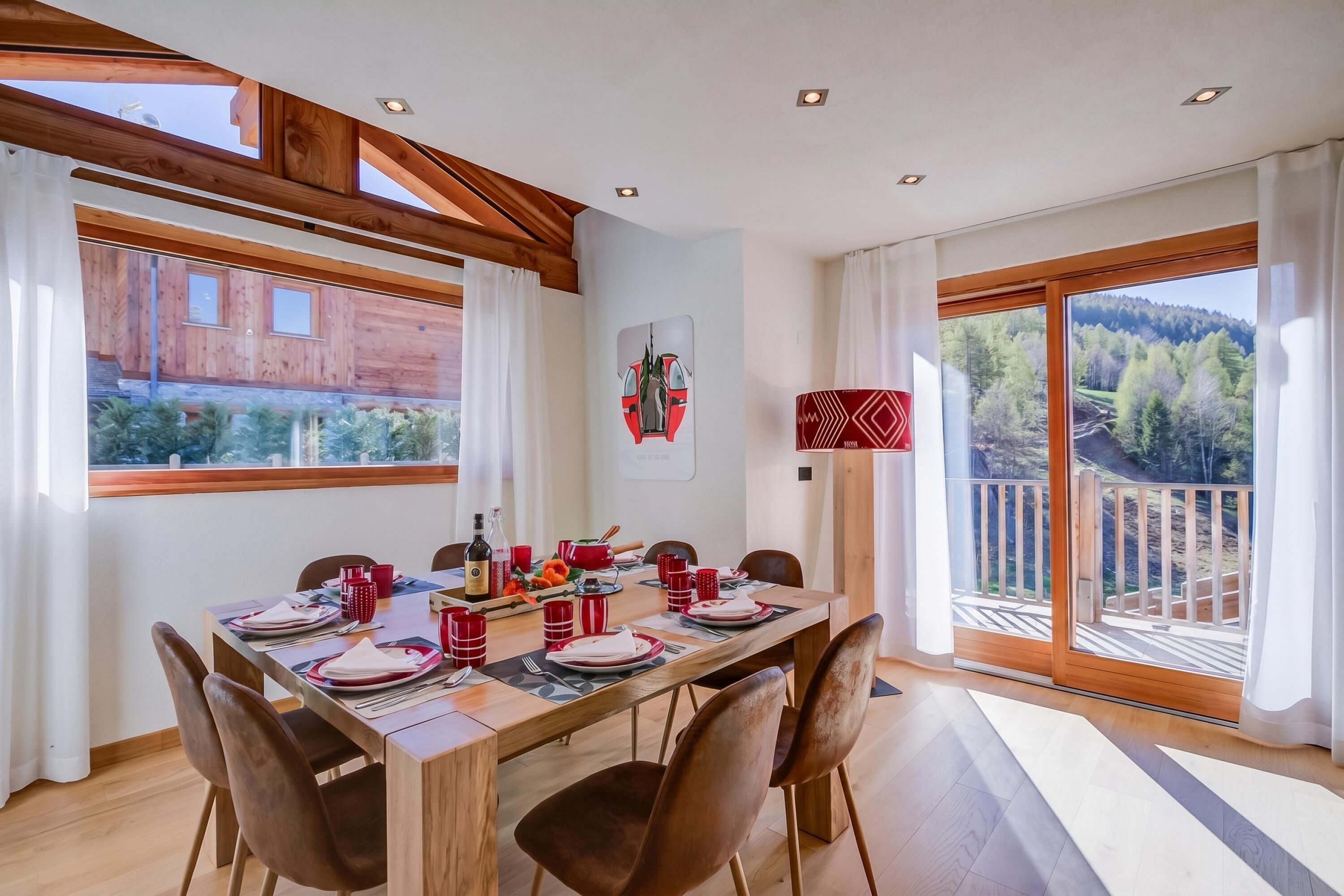 Chalet Familial, plusieurs chambres (Chalet Merveille Ski In - Ski Out) | Restauration