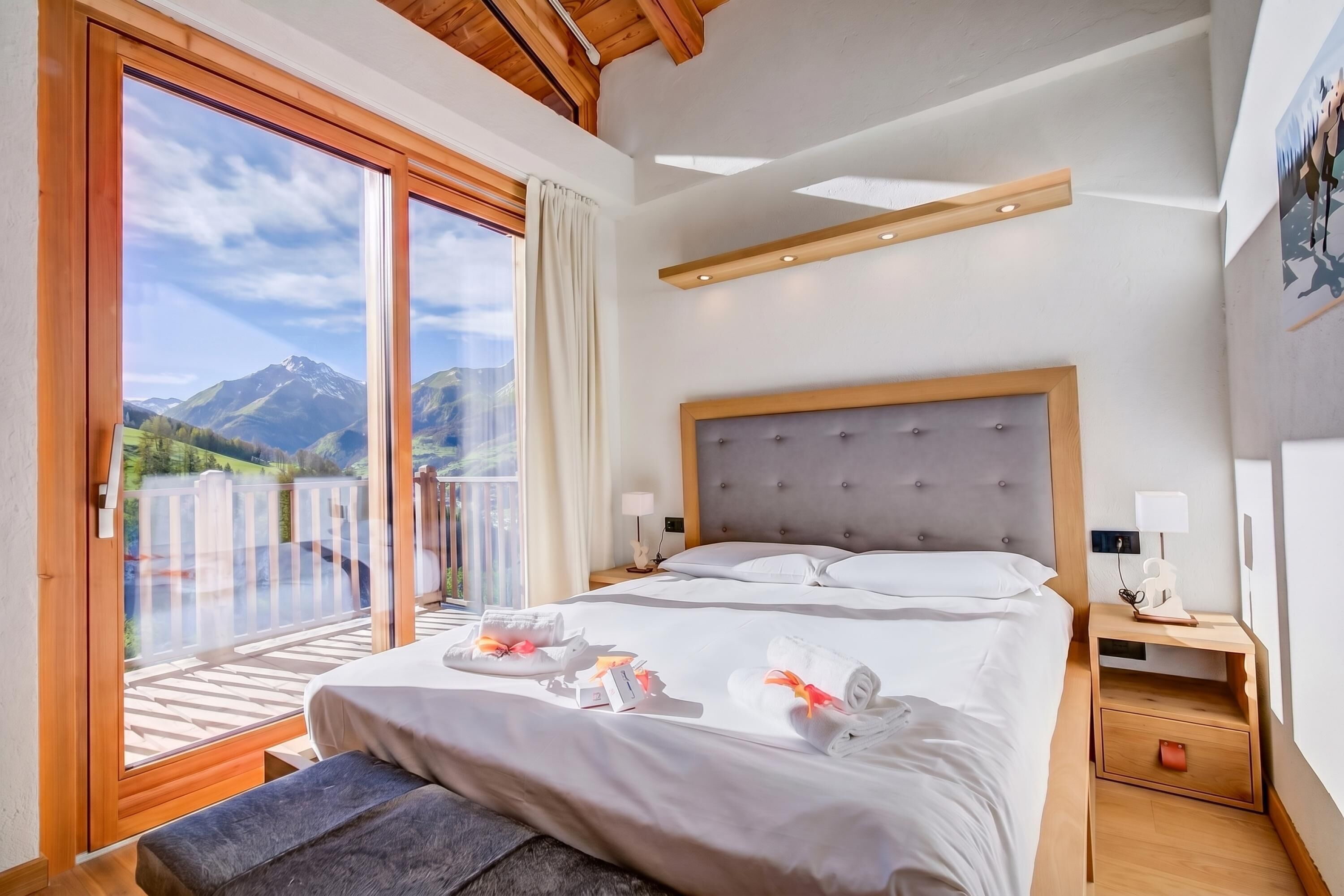 Family Chalet, Multiple Bedrooms (Chalet Merveille Ski In - Ski Out) | 4 bedrooms, laptop workspace, free WiFi, bed sheets