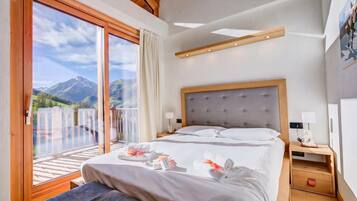 Family Chalet, Multiple Bedrooms (Chalet Merveille Ski In - Ski Out) | 4 bedrooms, laptop workspace, free WiFi, bed sheets