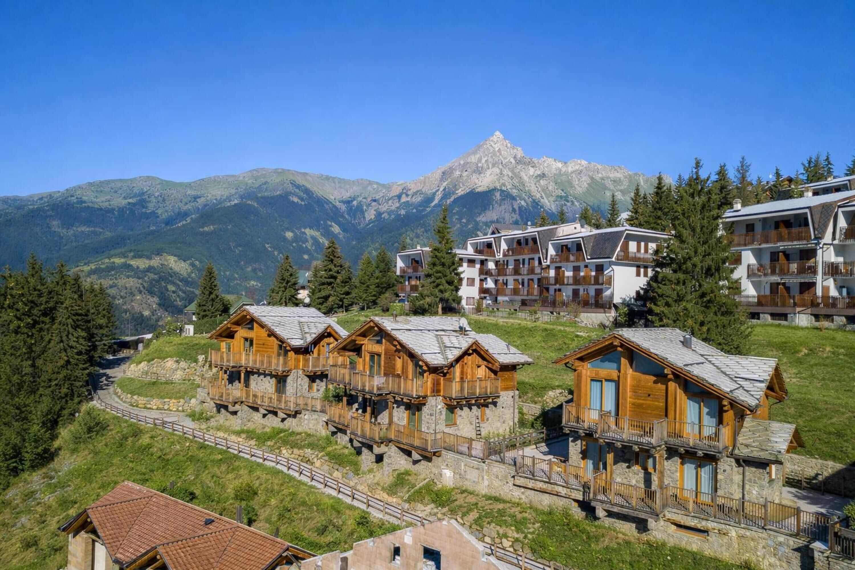Family Chalet, Multiple Bedrooms (Chalet Merveille Ski In - Ski Out) | Exterior
