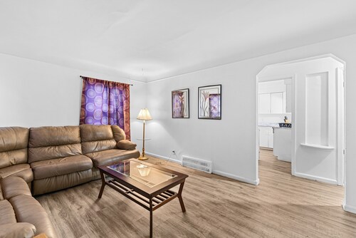 Spacious Home Newly Renovated Ideal for Long-Time Stays