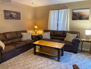 Smart TV, fireplace, ping pong