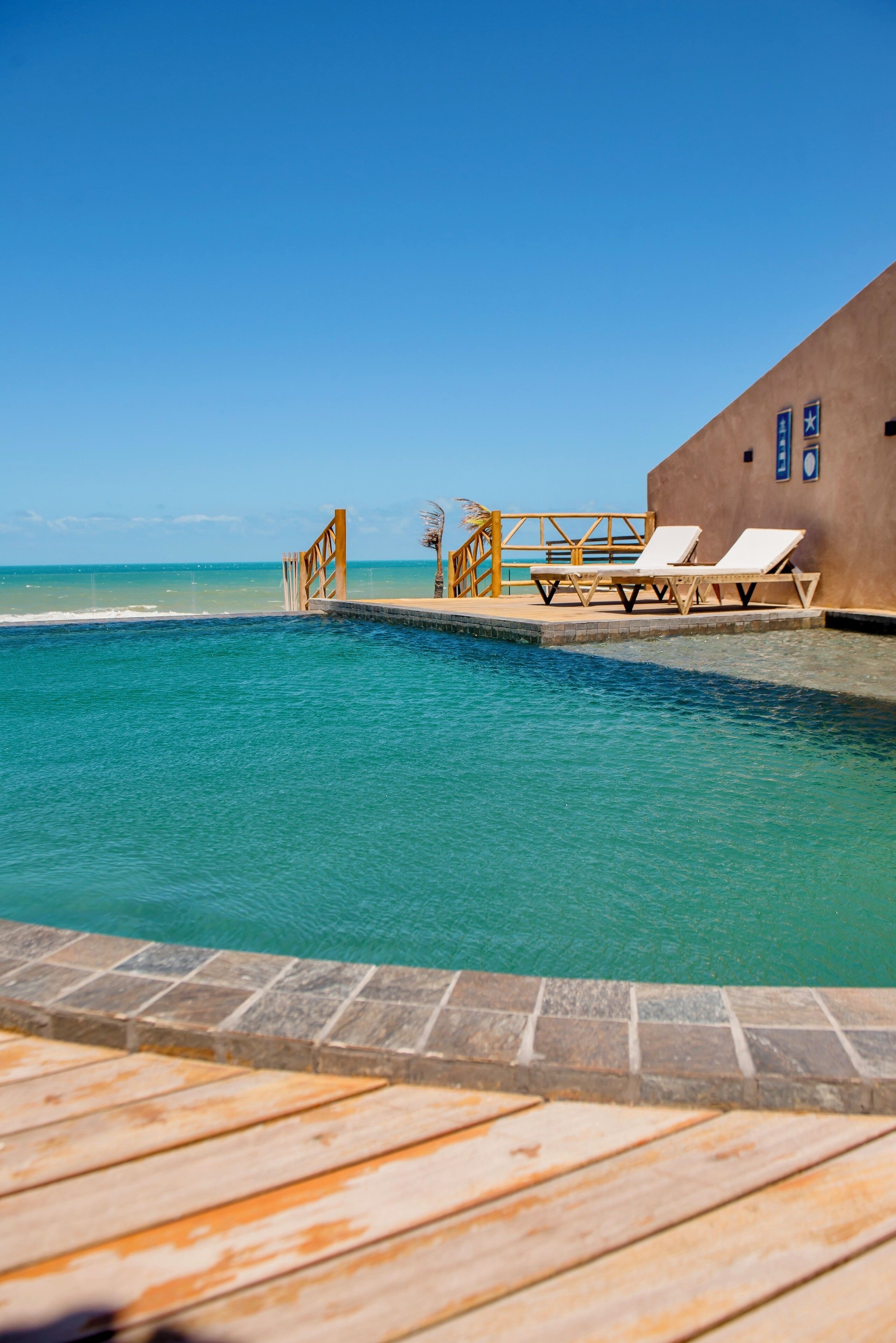 2 utendørsbassenger