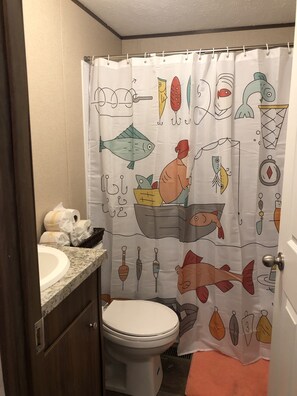Hair dryer, towels, soap, shampoo - Lake Wedowee Bass House (Lineville)