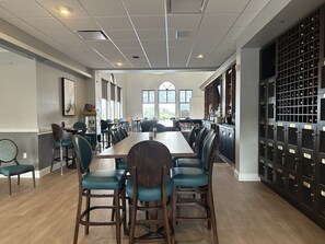 Dining - Golf, boating, pool, fitness ctr and dining all located on site (Bradenton)