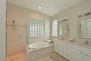 Hair dryer, towels, soap, toilet paper - Golf, boating, pool, fitness ctr and dining all located on site  (Bradenton)