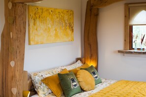 Cabin | 1 bedroom, free WiFi, bed sheets - Luxury Shepherd's Hut Style Cabin With Views (Hereford)