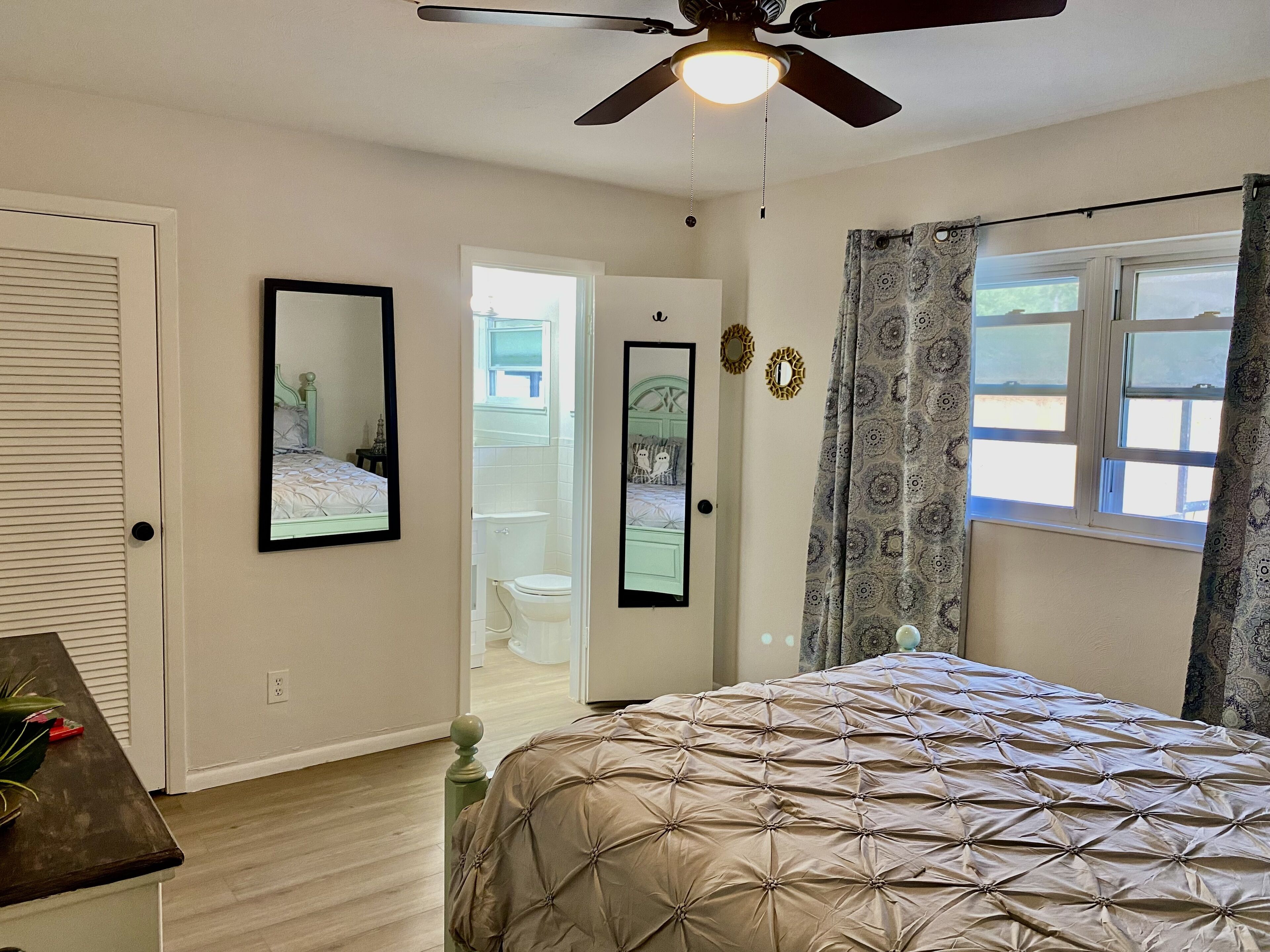 2 室のベッドルーム、アイロン / アイロン台、WiFi、ベッドシーツ