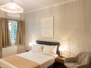 2 chambres, coffres-forts dans les chambres, bureau
