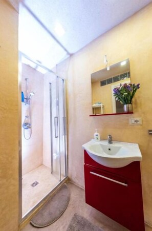 Shower, hair dryer, bidet, towels - House of the Palm, 10 Palm Street, Catania (Catania)