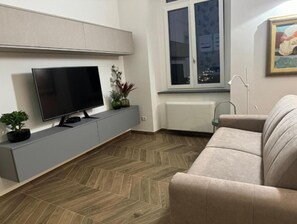テレビ、書庫