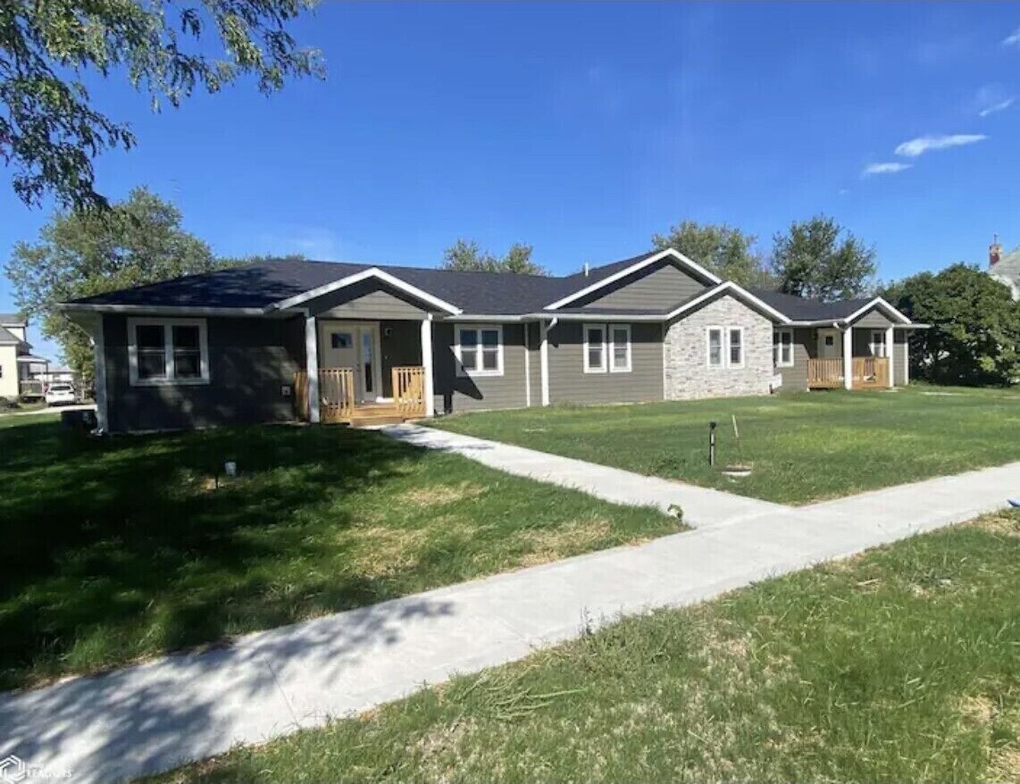 Seymour Southern Comfort. New build 2-bedroom duplex that comfortably sleeps 6.