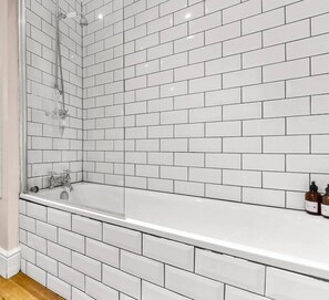 Shower, towels - Hackney Exclusive 1 bedroom Apartment in Hackney! (Greater London)