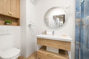 Apartment, 1 Bedroom, Balcony | Bathroom | Shower, towels - Bel Mare - Amber Apartament by Renters (Miedzyzdroje)