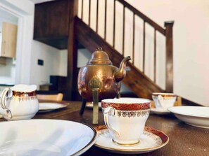 Dining - Little Grapefull Cottage (Cambridge)