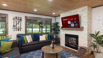 Smart TV, fireplace, books, stereo