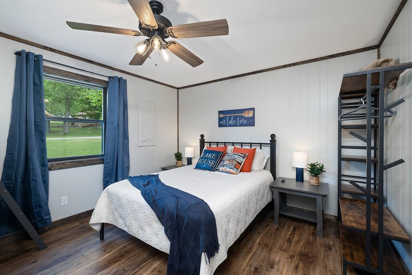 2 bedrooms, desk, iron/ironing board, travel crib