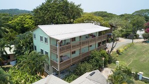 Exterior - Cute Apartment 3 minutes from the Beach (West End)