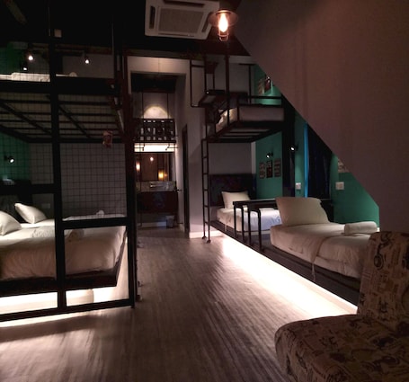 Executive Suite | 1 bedroom, laptop workspace, free WiFi, bed sheets