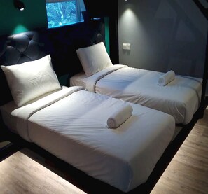 Deluxe Triple Room | Laptop workspace, free WiFi, bed sheets - OYO 90899 Tube Hotel Melaka  (Malacca City)