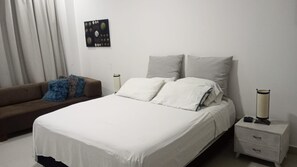 基本公寓 | 2 間臥室、布置獨特、筆電工作空間、熨斗/熨衣板