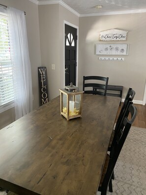 Dining - 4 bedrooms, Simpsonville, family-friendly, great fenced back yard with fire pit (Simpsonville)