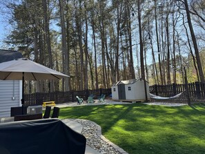 Outdoor dining - 4 bedrooms, Simpsonville, family-friendly, great fenced back yard with fire pit (Simpsonville)