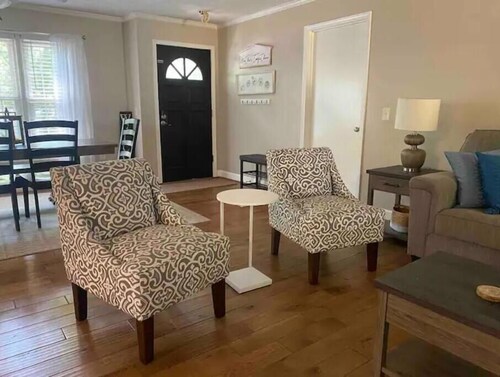 4 bedrooms, Simpsonville, family-friendly, great fenced back yard with fire pit