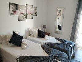 Quarto casal ou duplo (2) | Ferros/tábuas de passar roupa, Wi-Fi de cortesia