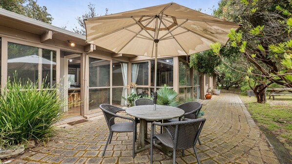 Outdoor dining - The Dunes - Point Lonsdale (Point Lonsdale)