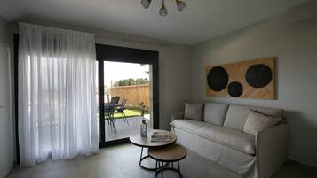 TV a schermo piatto 55 pollici con canali digitali