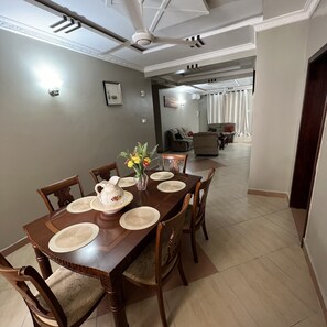 Dining - Cozy & Spacious 3BR Near Beach | Pool & Gym (Dar es Salaam)