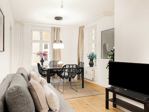 Apartment, 2 Bedrooms | Living room