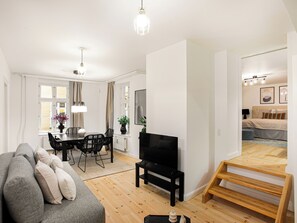 Apartment, 2 Bedrooms | Living room