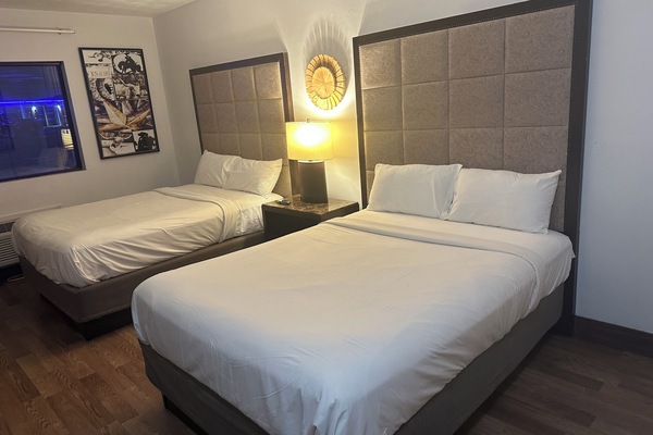Comfort Double Room Single Use | Desk, laptop workspace, iron/ironing board, WiFi (free)