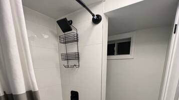 SĂšche-cheveux, serviettes fournies, savon, shampoing