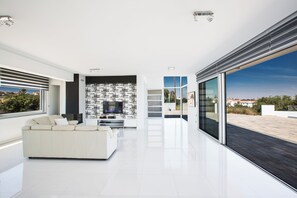 Villa, 3 Bedrooms, Private Pool, Garden View | Interior