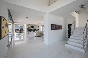 Villa, 3 Bedrooms, Private Pool, Garden View | Interior
