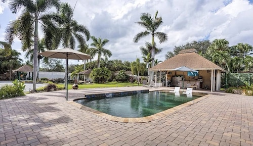 Gated Private House w/Pool & Backyard Oasis
