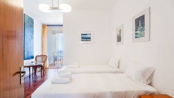 2 habitaciones, tabla de planchar con plancha, internet y ropa de cama