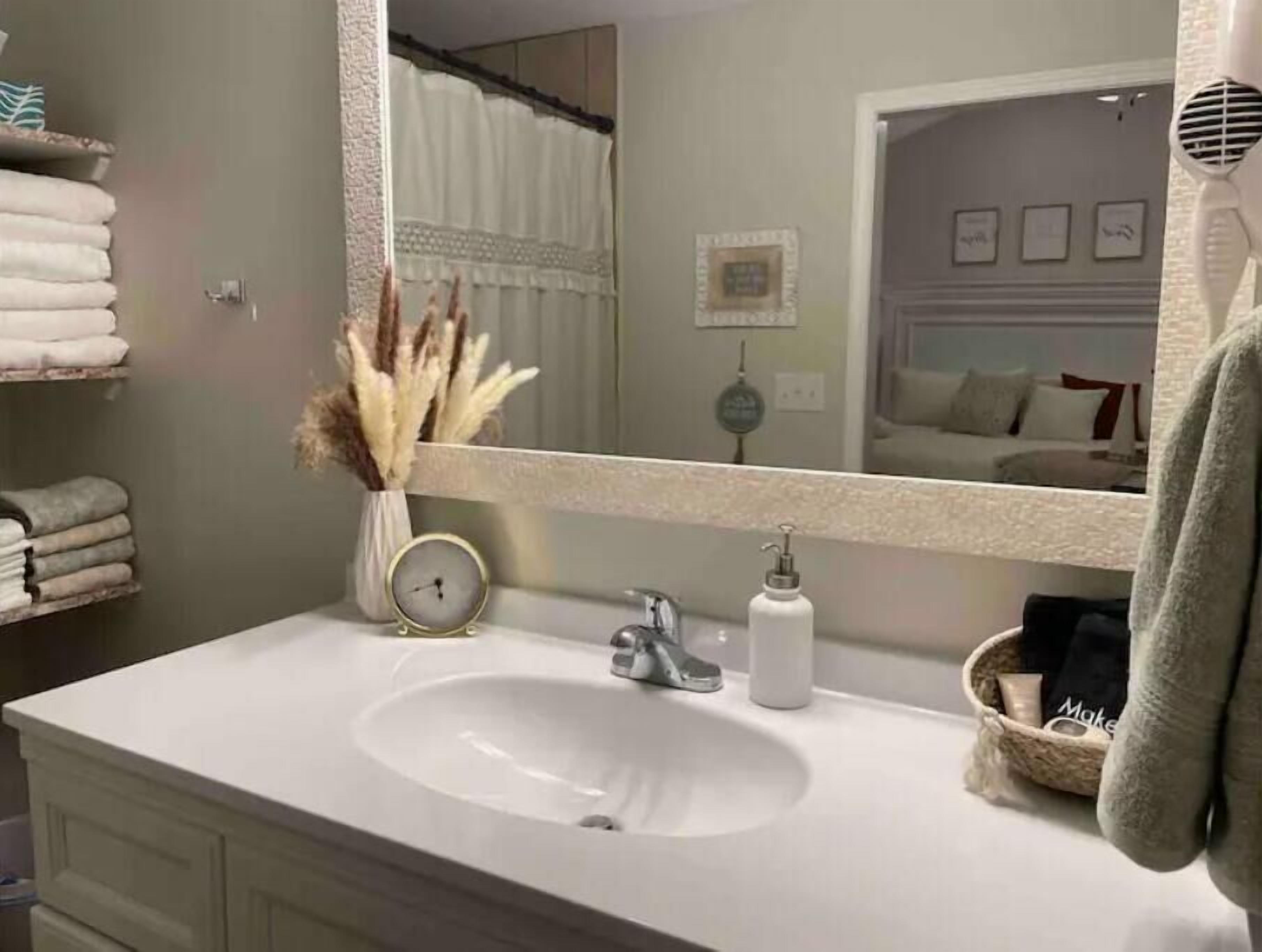 Jetted tub, hair dryer, towels, soap