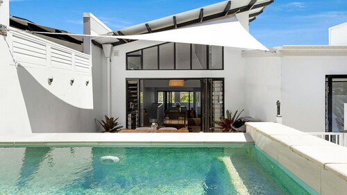 2 Luna Noosa - Spacious Retreat in Elevated Location