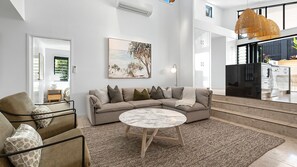 テレビ、卓球台