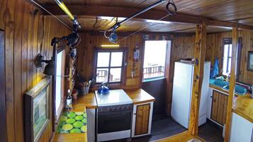 Réfrigérateur, four, plaque de cuisson, cafetiÚre/bouilloire