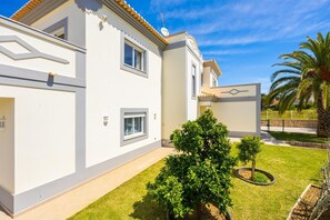 Property grounds - Villa Tavagueira - Four Bedroom Villa, Sleeps 8 (Guia)